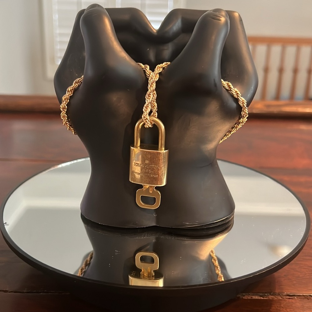 LOUIS VUITTON Lock & Key #333 w/Chain - Picture 4 of 10